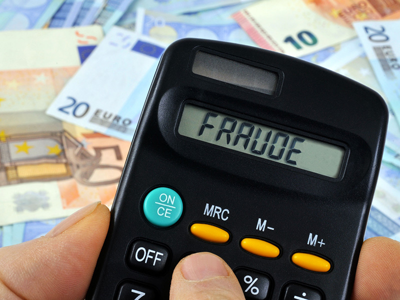 Calculatrice et euros.